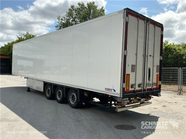 Schmitz Semi Reefer Meat hanging system