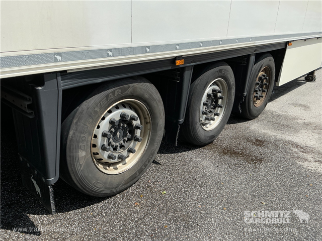 Schmitz Semi Reefer Meat hanging system