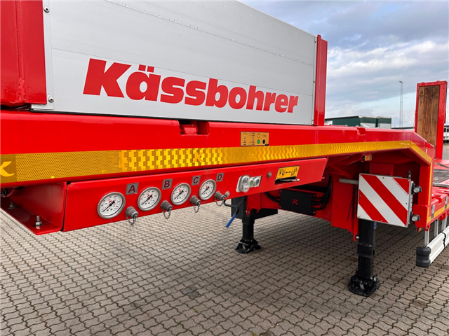 Kässbohrer SLH-3, Udtrækkelig, Tvangsstyrring Maskintrailer