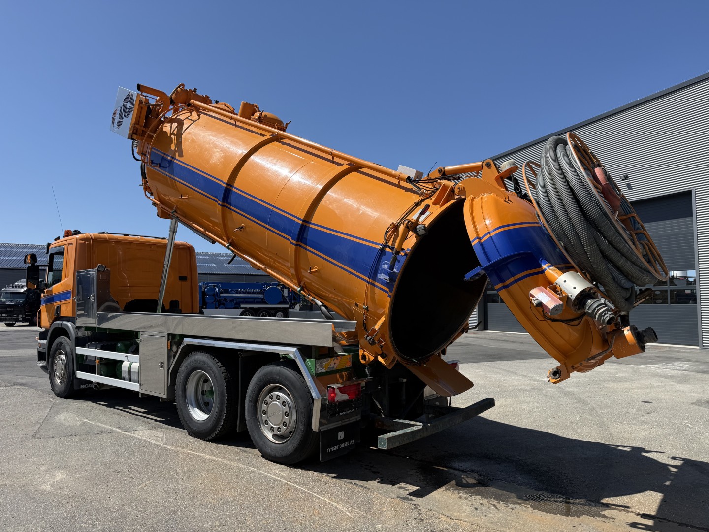 Scania P360 6x2*4 12.500 l. Korp & Son Slamsuger