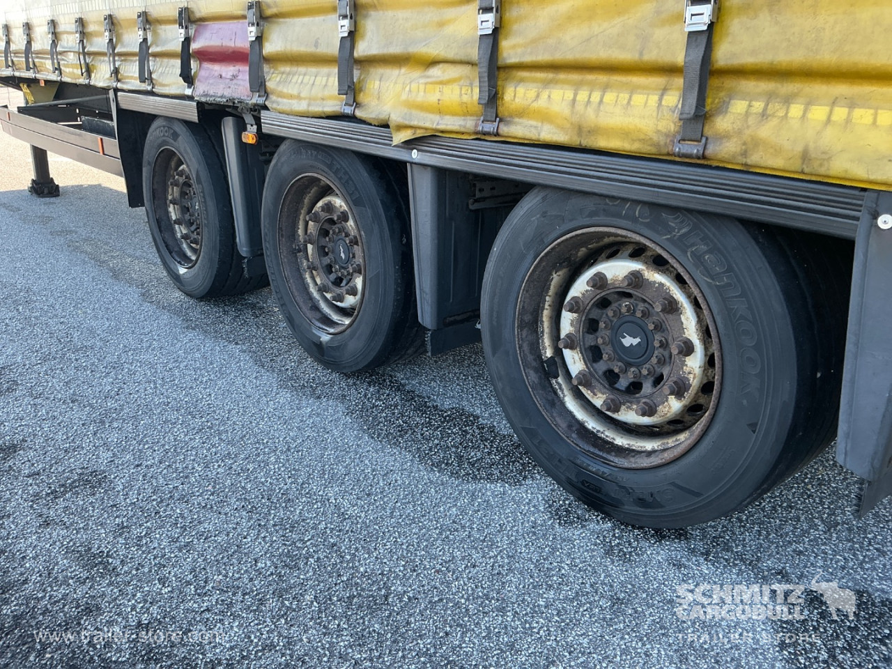Schmitz Semi Curtainsider Mega