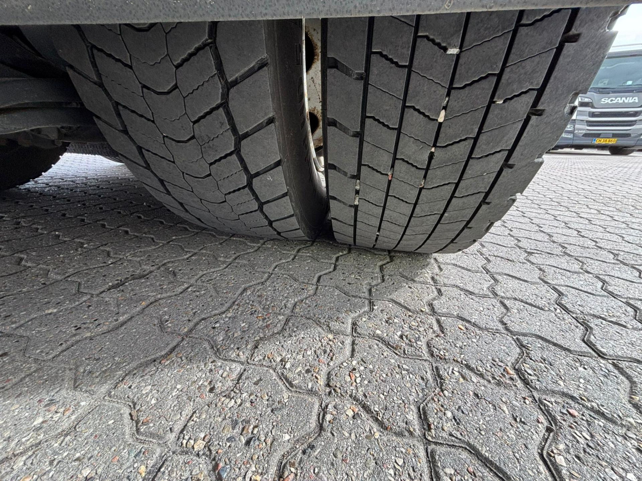 Scania P 320 B6x2*4NB Carrier Iceland Twincool Cherau pie