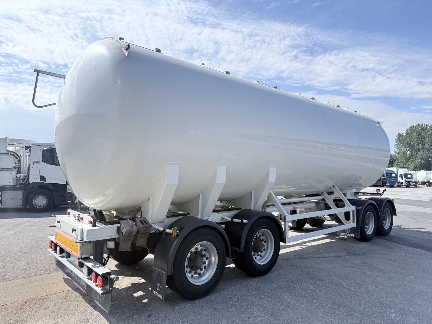HMK Bilcon 30 t. 42 m3 Silo tank 6 rum