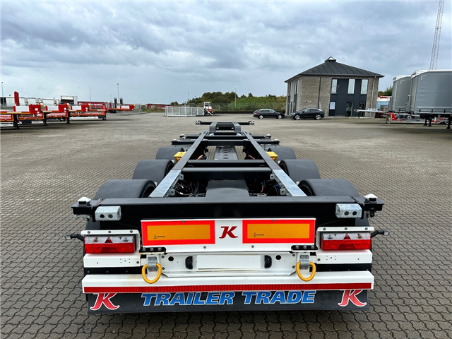 Kässbohrer Containerchassis m. udtræk bag