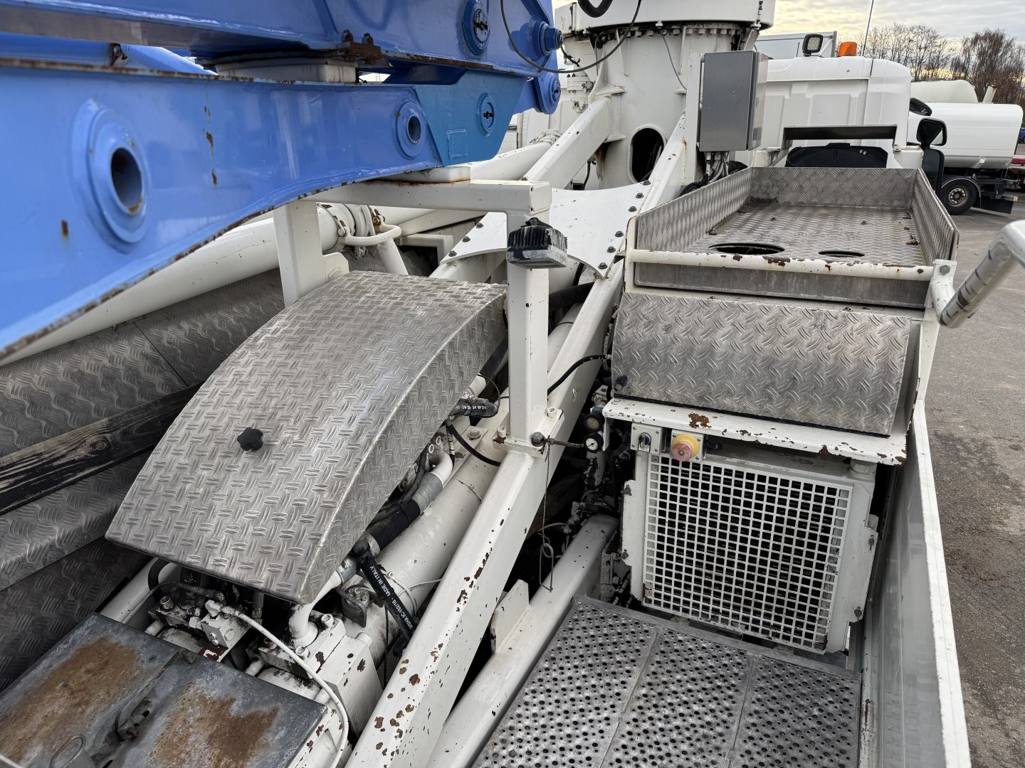 Scania P370 6x4 Liebherr THP140H 24 M4 XH