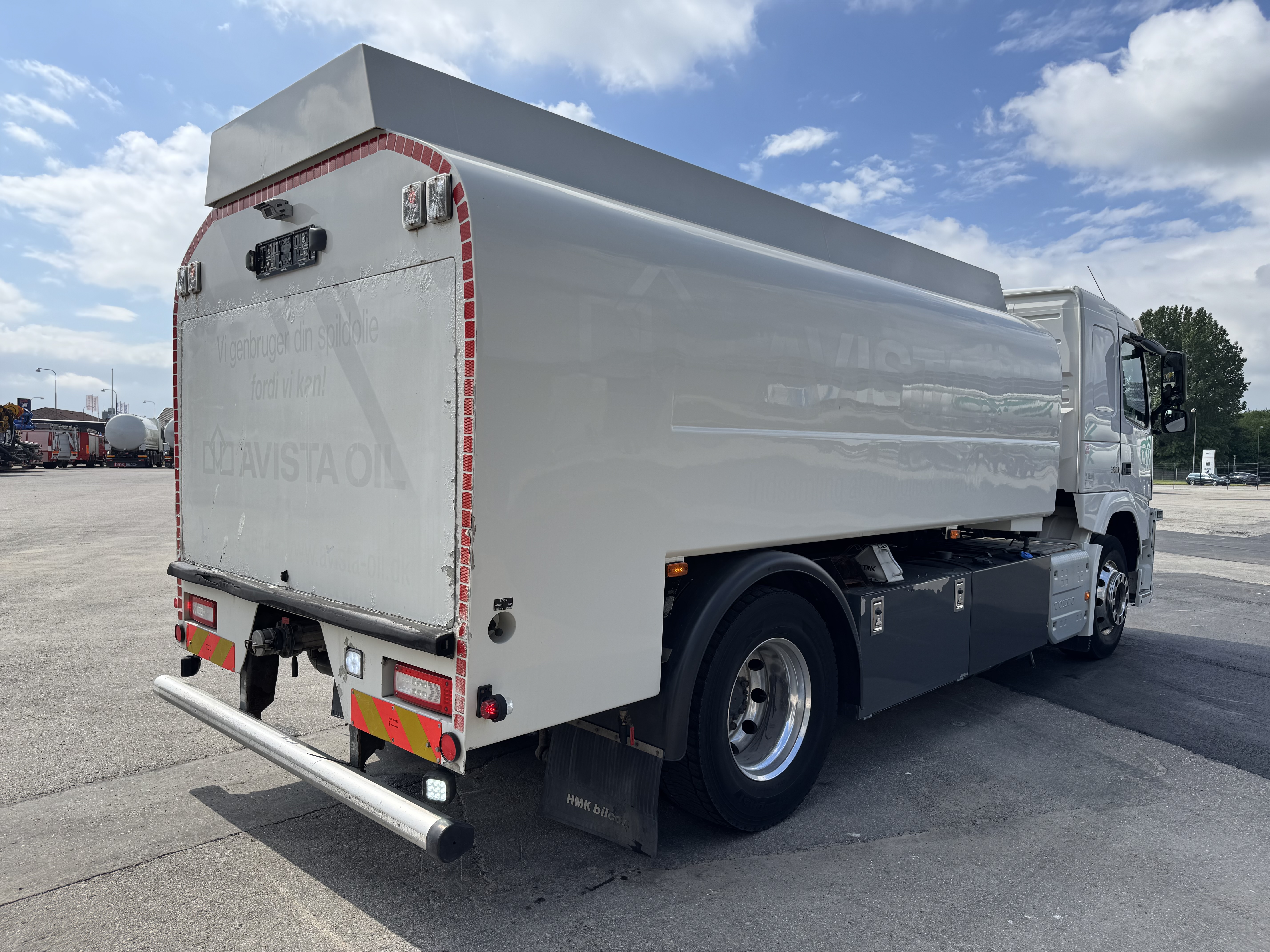 Volvo FM330 4x2 HMK Bilcon 12.600 L ADR tankbil