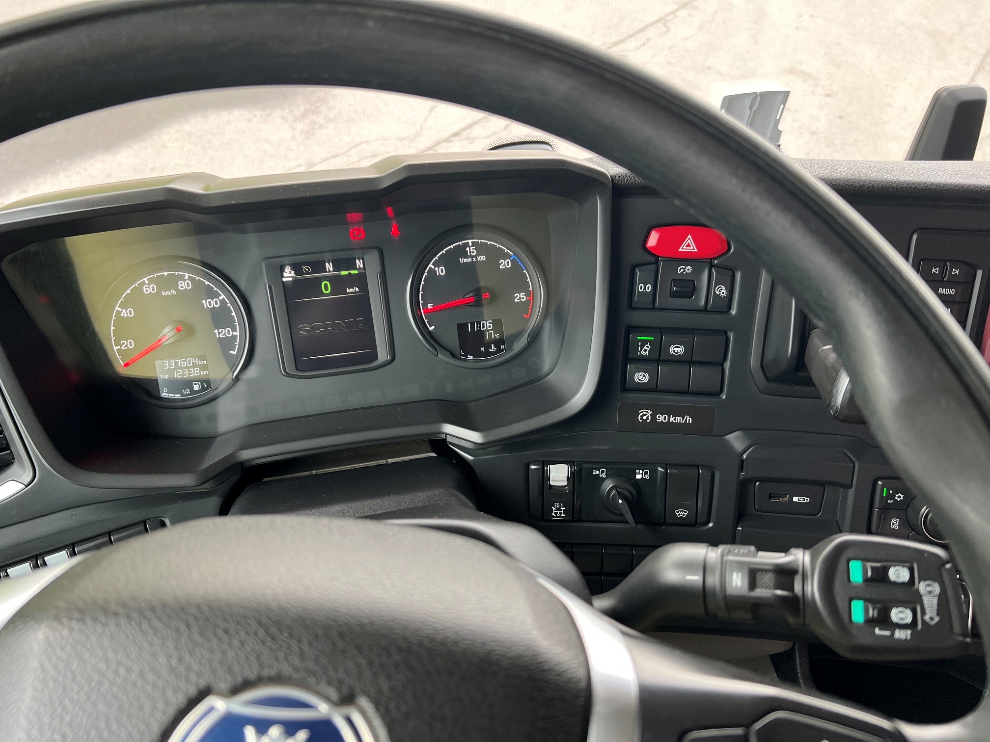 Scania R500 8X4 med Palfinger PK26002 kran og Sawo hejs