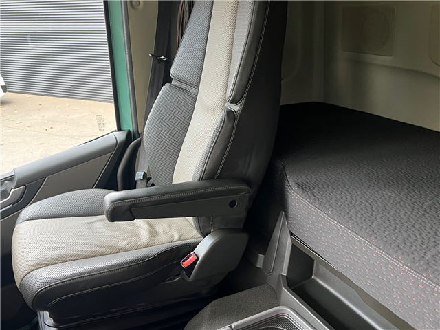 Volvo FM500 Globe hejs