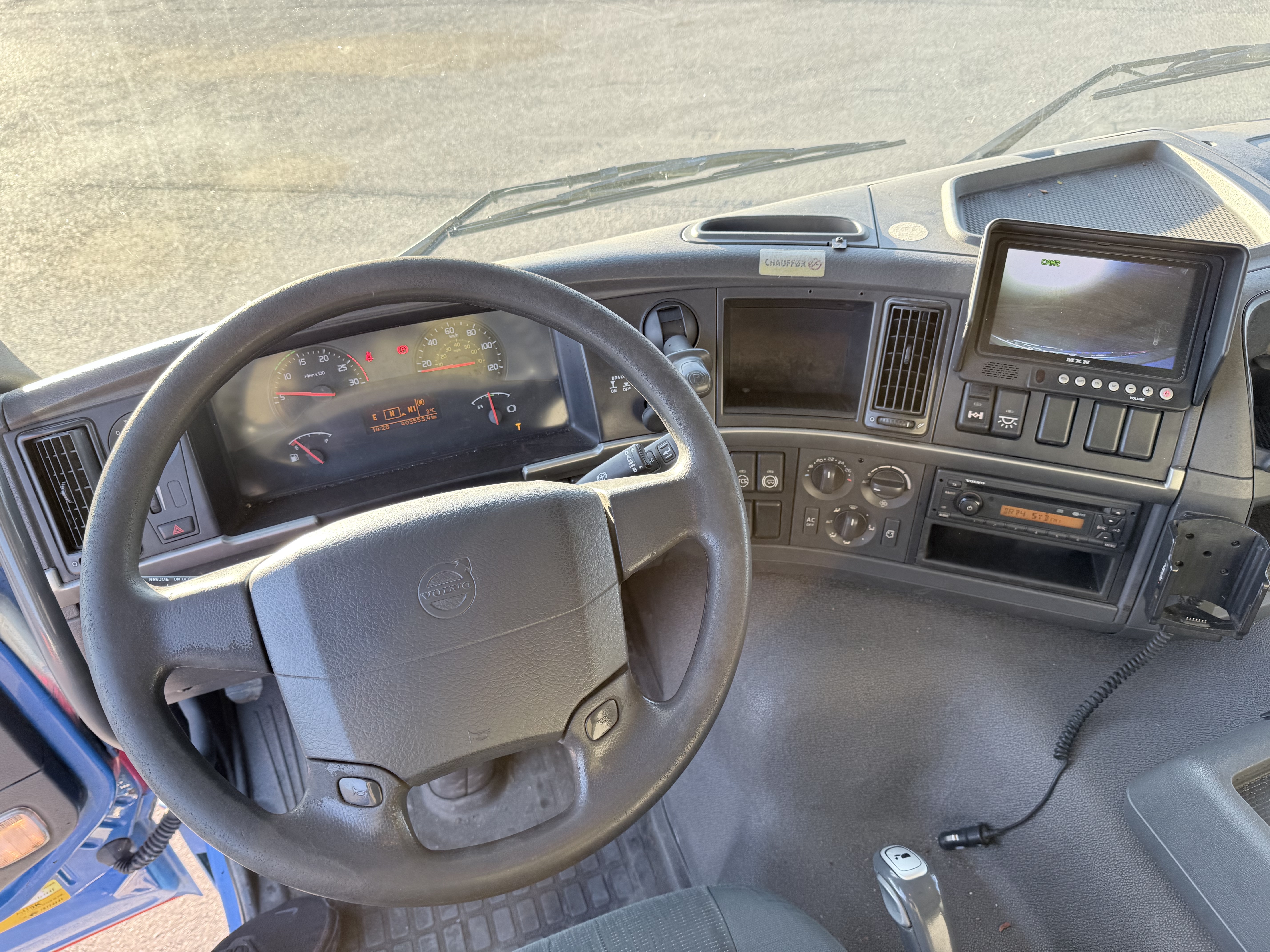 Volvo FM 330 7,7 m 4x2 Fragtlad & lift