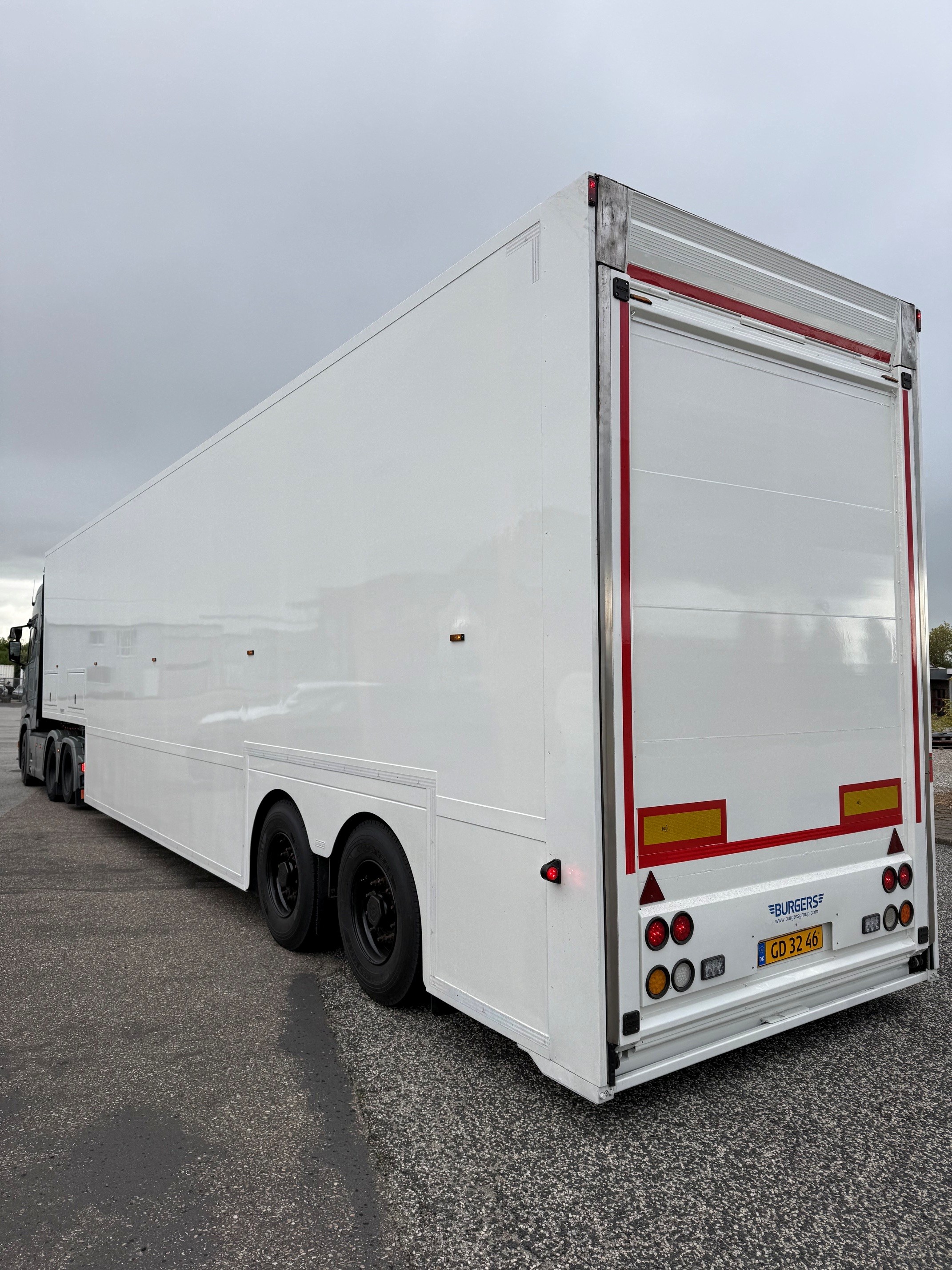 KROG Racetrailer med Dæk & Værkstedsrum.