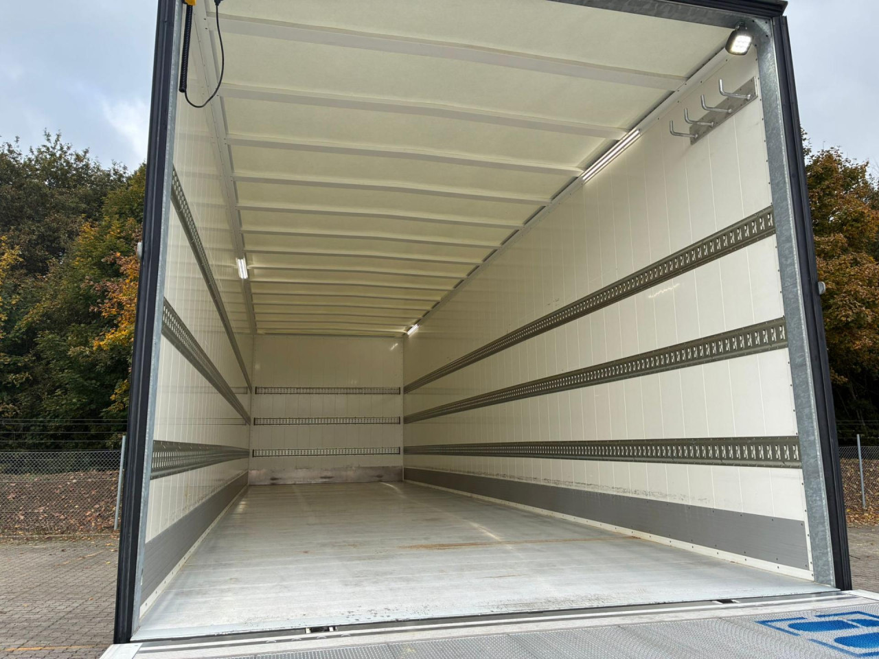 Scania P 250 B4x2NB Boks/lift