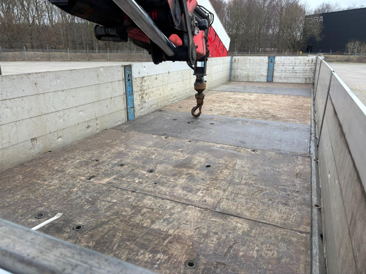 Scania P 280 B6x2*4NB fastlad og kran