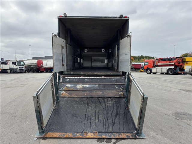 Volvo FM9/380 6x2*4 Dyretransport