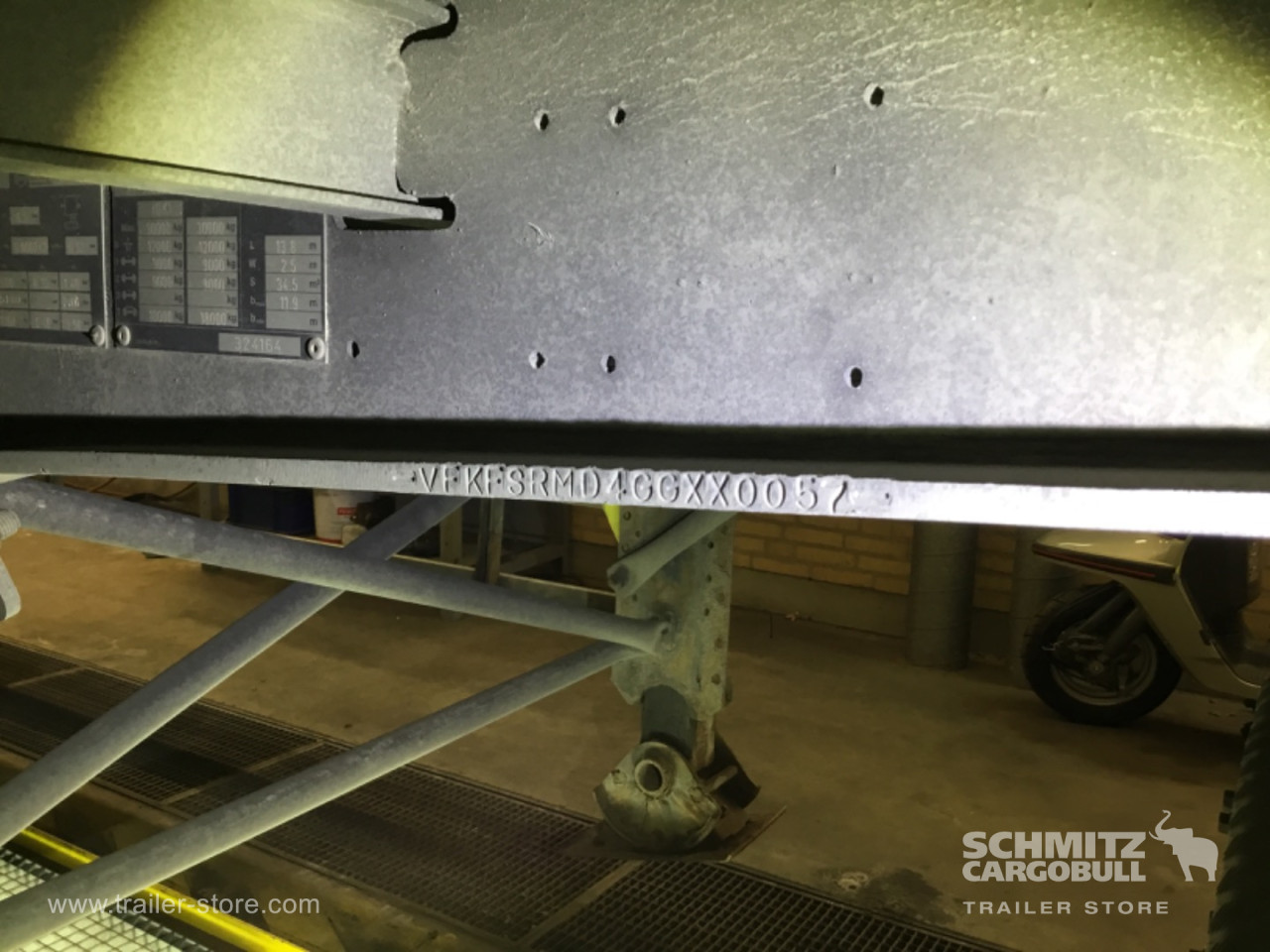 Fruehauf Auflieger Trockenfrachtkoffer Lift