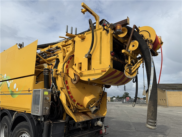 Mercedes Actros 3258 RHD 8x4-4 Wiedemann Super 1000 Recycler