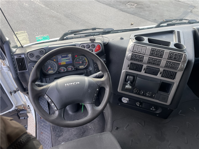 Iveco Stralis AS440S45TX 6x2/4 Active Space