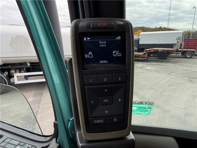 Volvo FM330 6x2*4 Carrier Supra 1050 Nordic