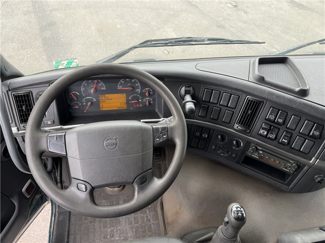 Volvo FM9/380 6x2*4 Dyretransport