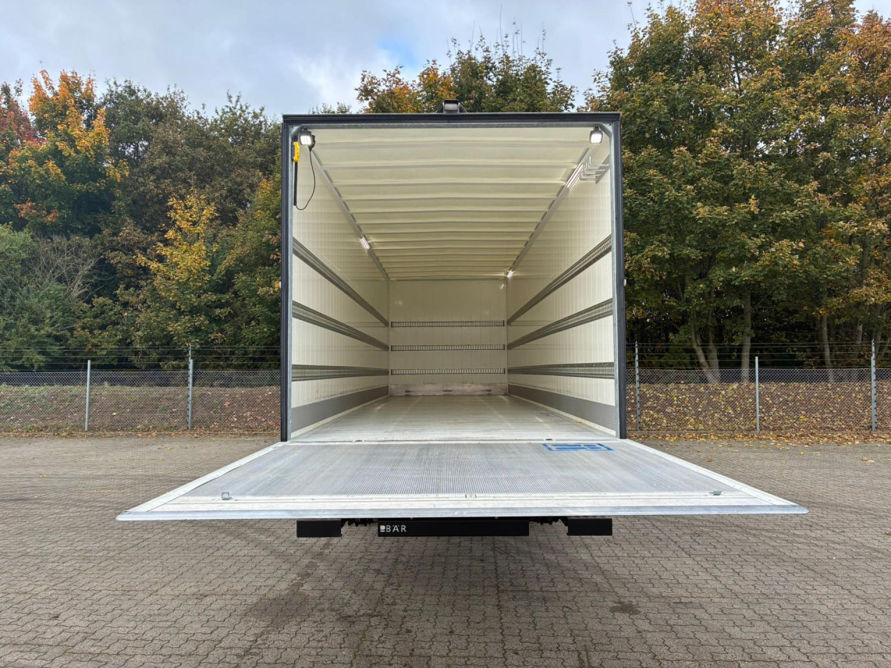 Scania P 250 B4x2NB Boks/lift