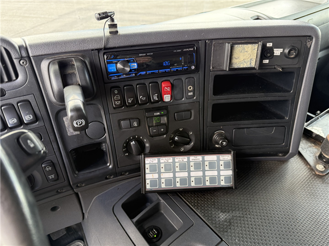 Scania P400 8x2*6 HMK Bilcon 24.000 l. ADR Euro 5