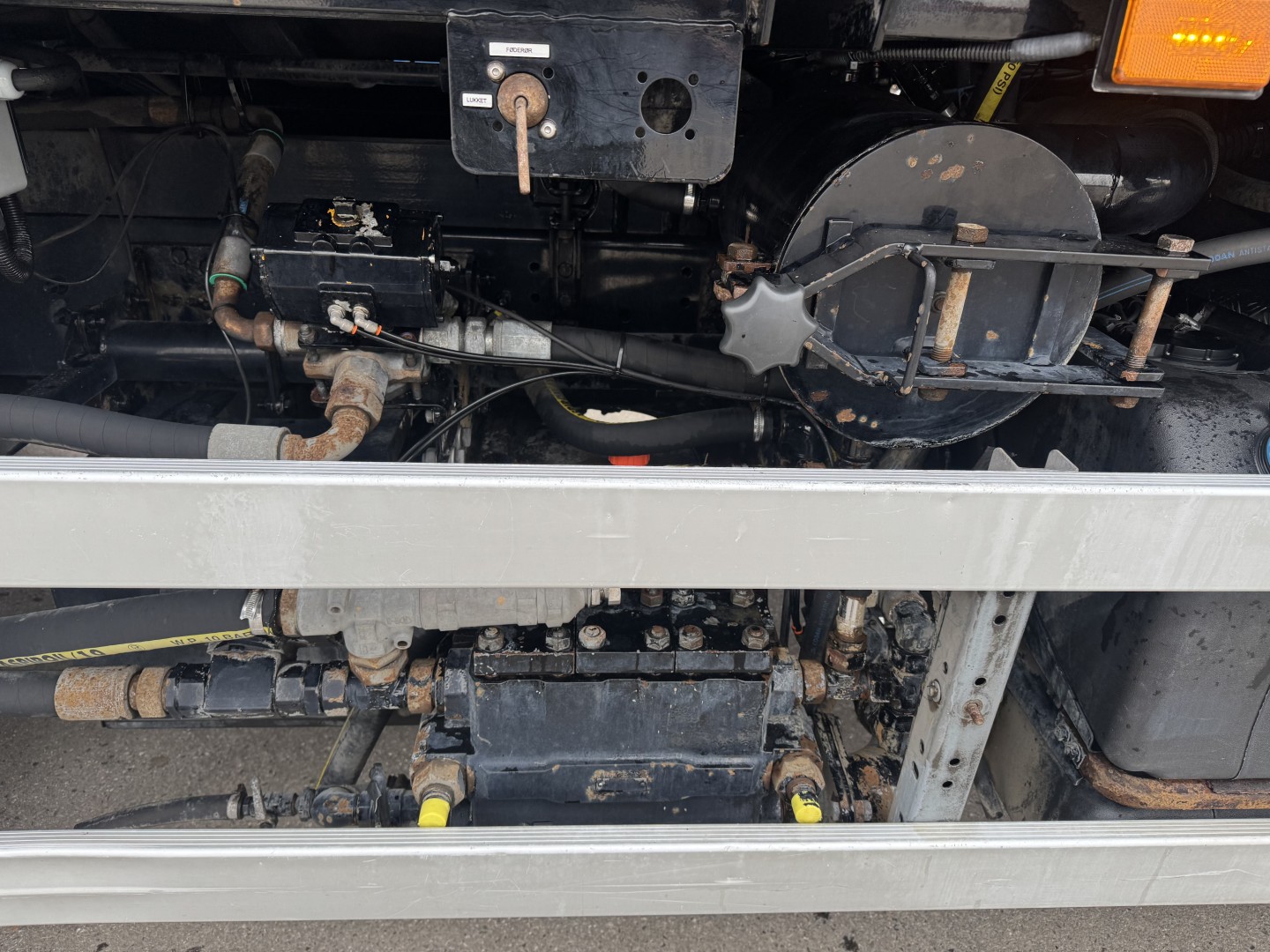 Scania P410 6x2*4 Hvidtved Larsen Flexline 312 ADR