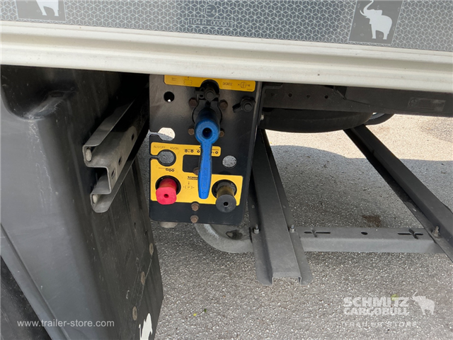 Schmitz Semi Reefer Meat hanging system