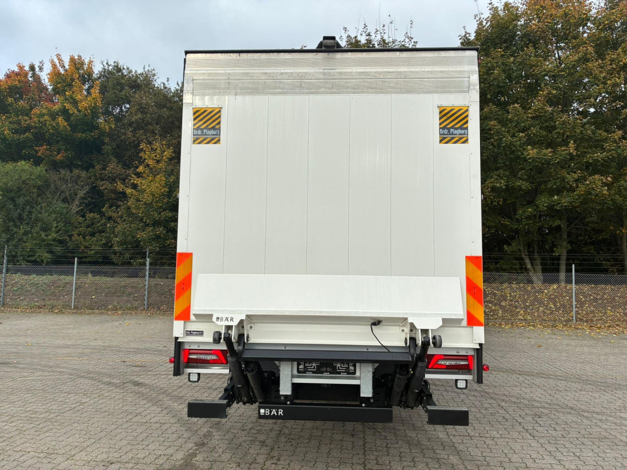 Scania P 250 B4x2NB Boks/lift