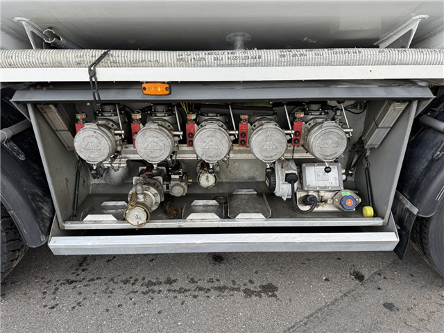 Scania P400 8x2*6 HMK Bilcon 24.000 l. ADR Euro 5