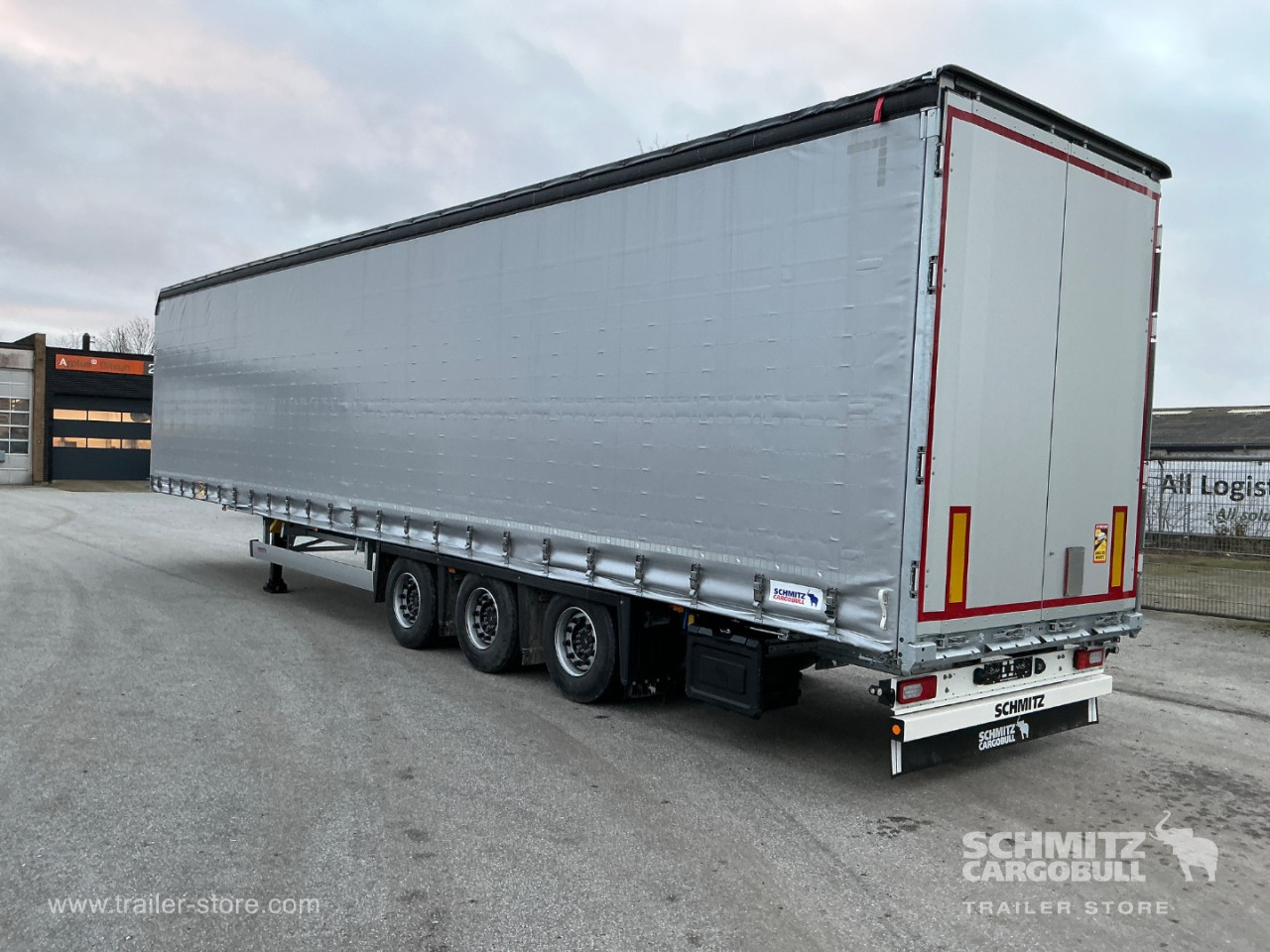 Schmitz Semi Curtainsider Mega
