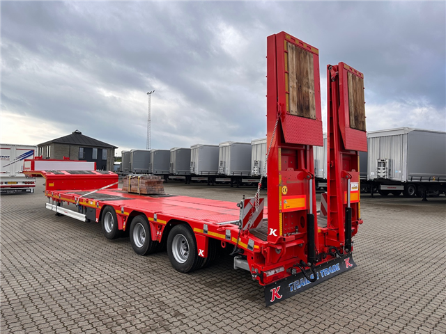 Kässbohrer SLH-3, Udtrækkelig, Tvangsstyrring Maskintrailer