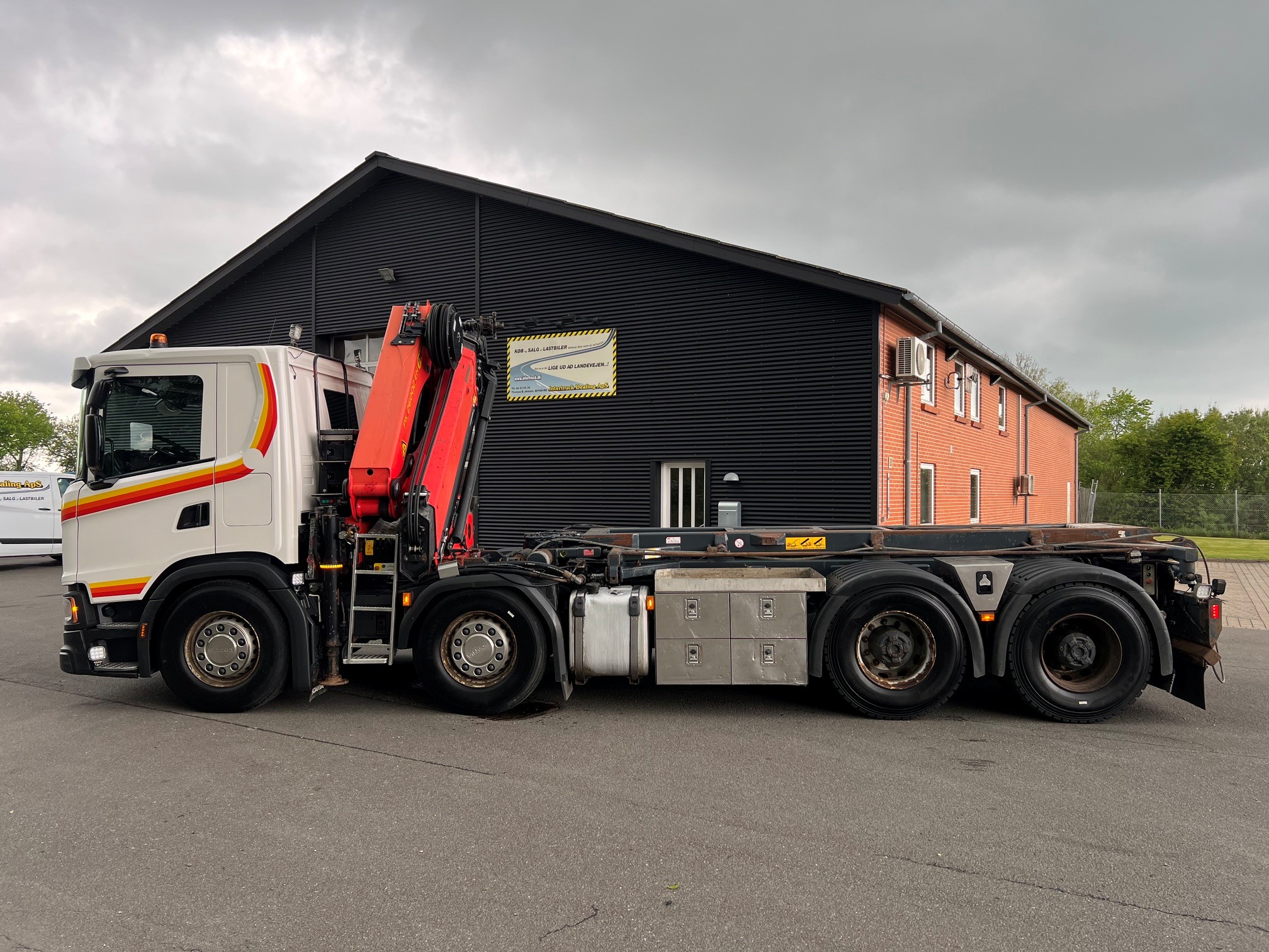 Scania R500 8X4 med Palfinger PK26002 kran og Sawo hejs