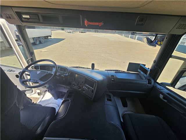 Scania P360 6x2-4