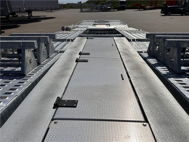 Kässbohrer 3 aks. Trucktransporter