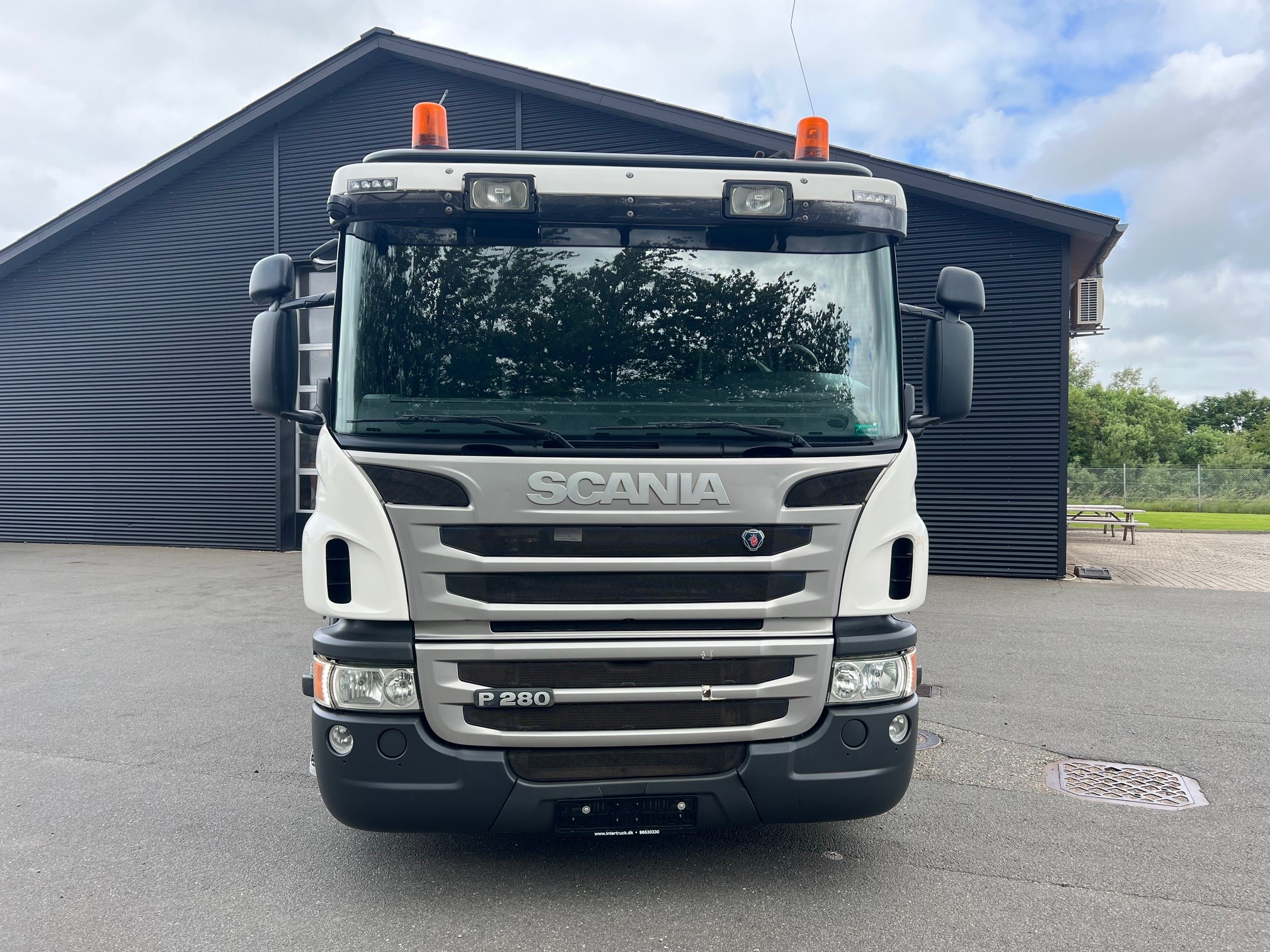 Scania P280 med HMF 1720 kran