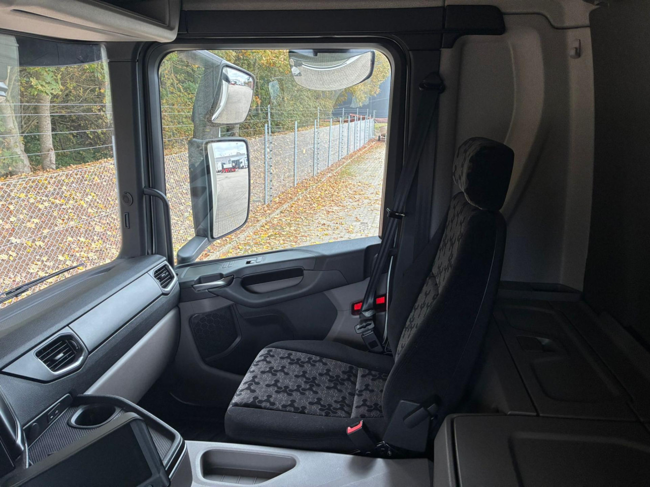 Scania P 250 B4x2NB Boks/lift