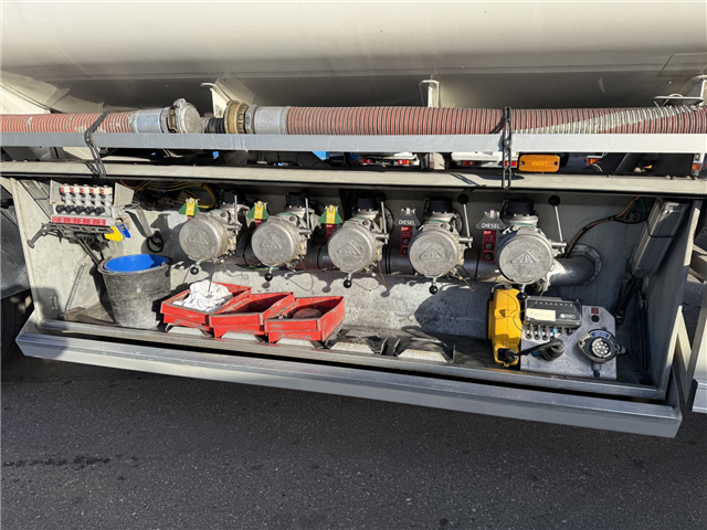 HMK Bilcon 27.000 l. ADR 5 rum.