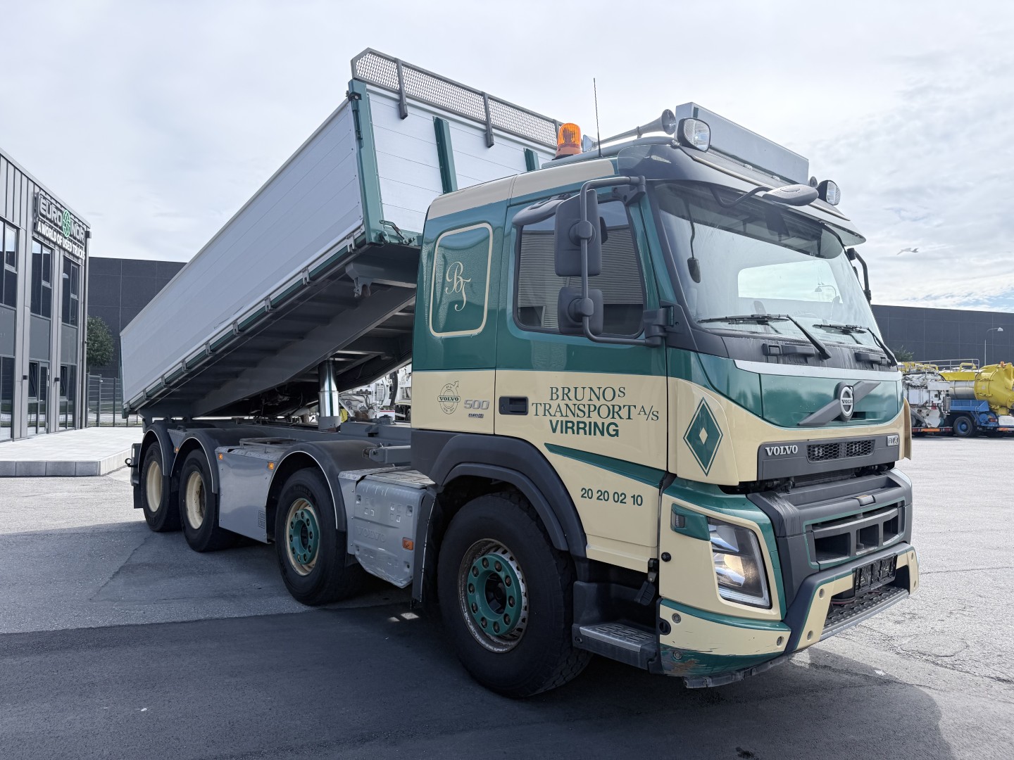 Volvo FMX500 8x4 med løftbogie HMF Pendeltip