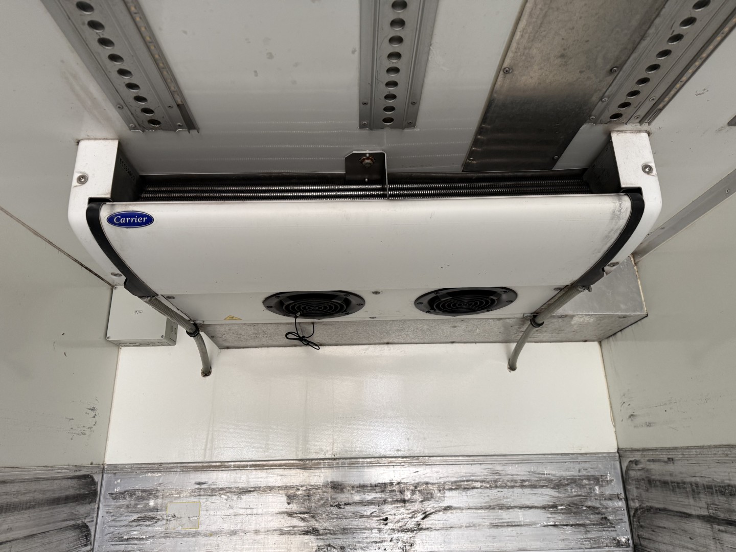 Scania P320 6x2*4 Carrier Supra 1250 Mt 9.50 m. kasse