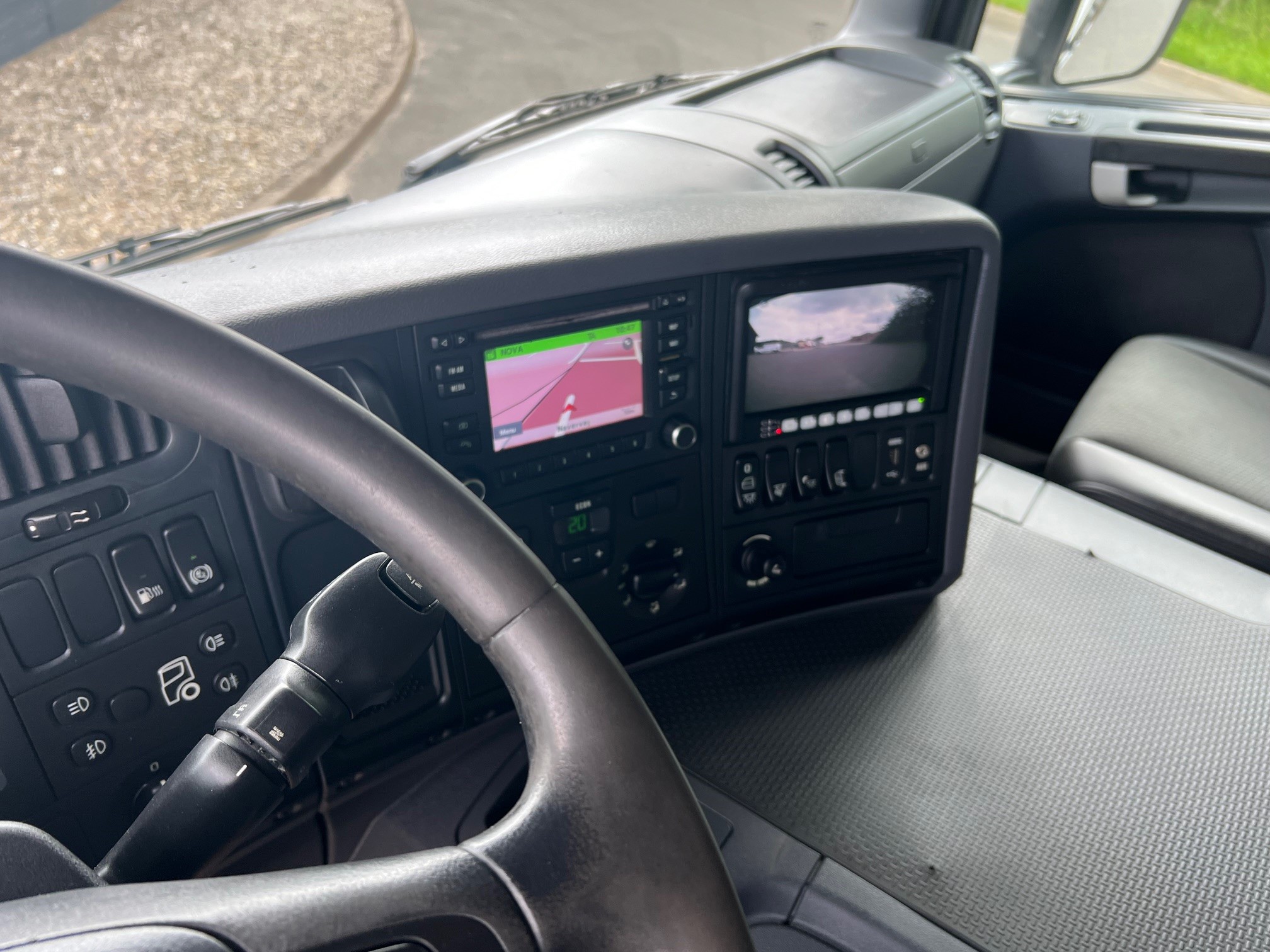 Scania P280 med HMF 1720 kran