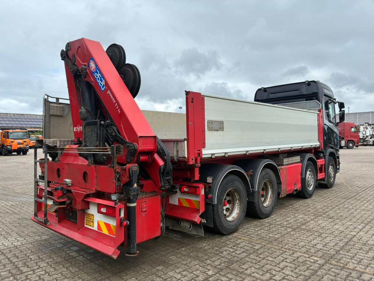 Scania R 650 B8x4NB Tip - HMF kran 2620
