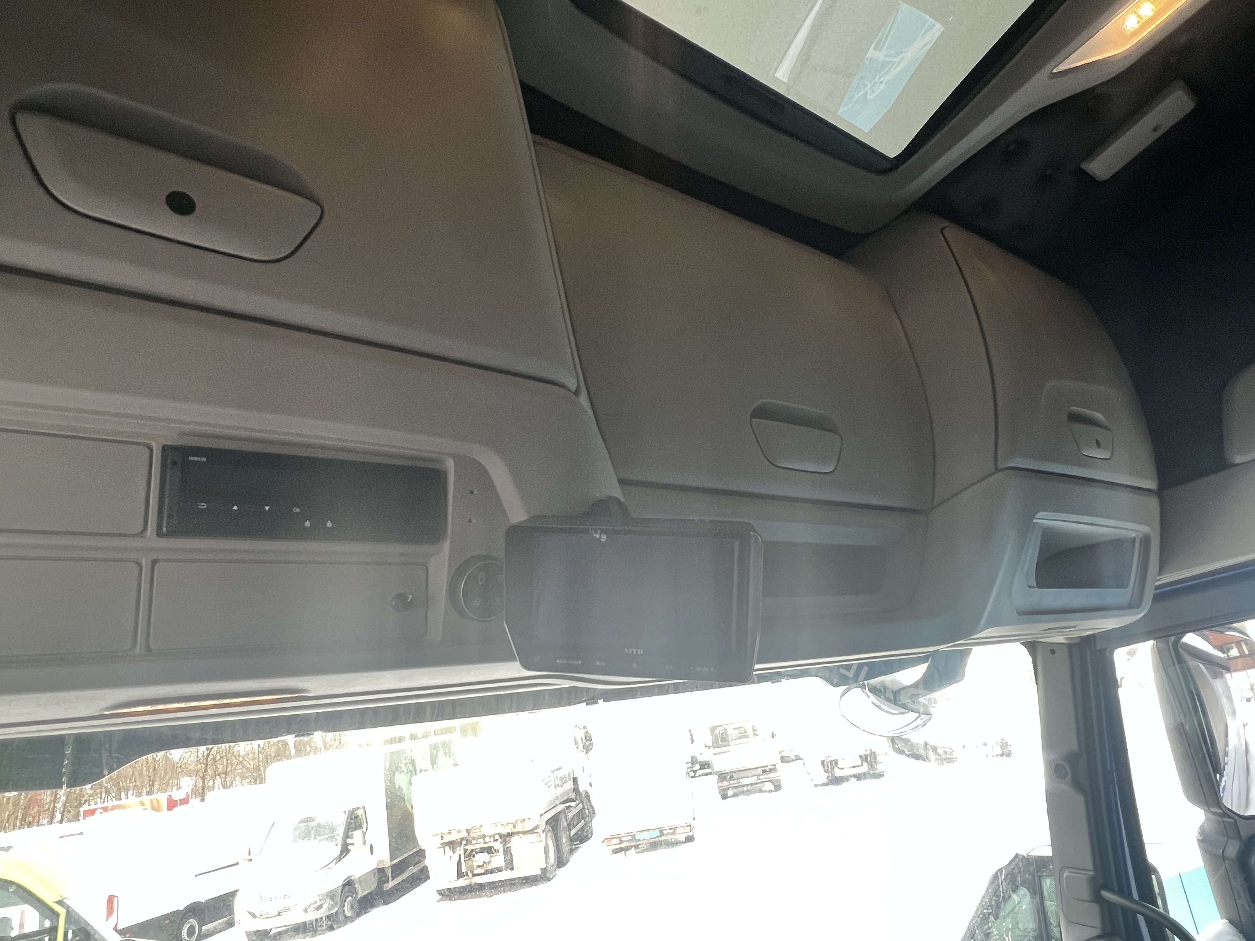 Iveco S-WAY 8X2/6 tripple-boggie