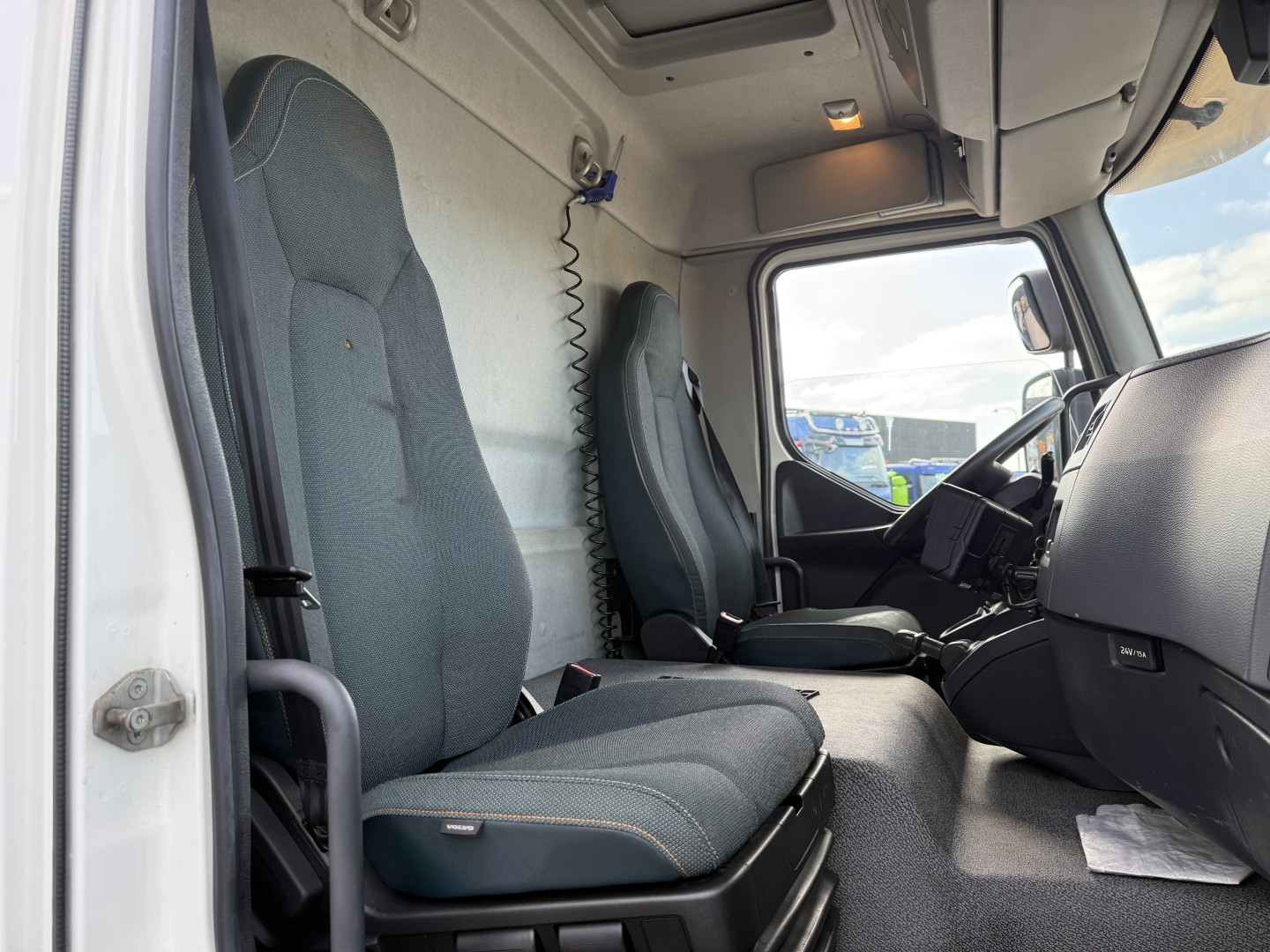 Volvo FL 210 4x2 Lukket kasse Euro 6