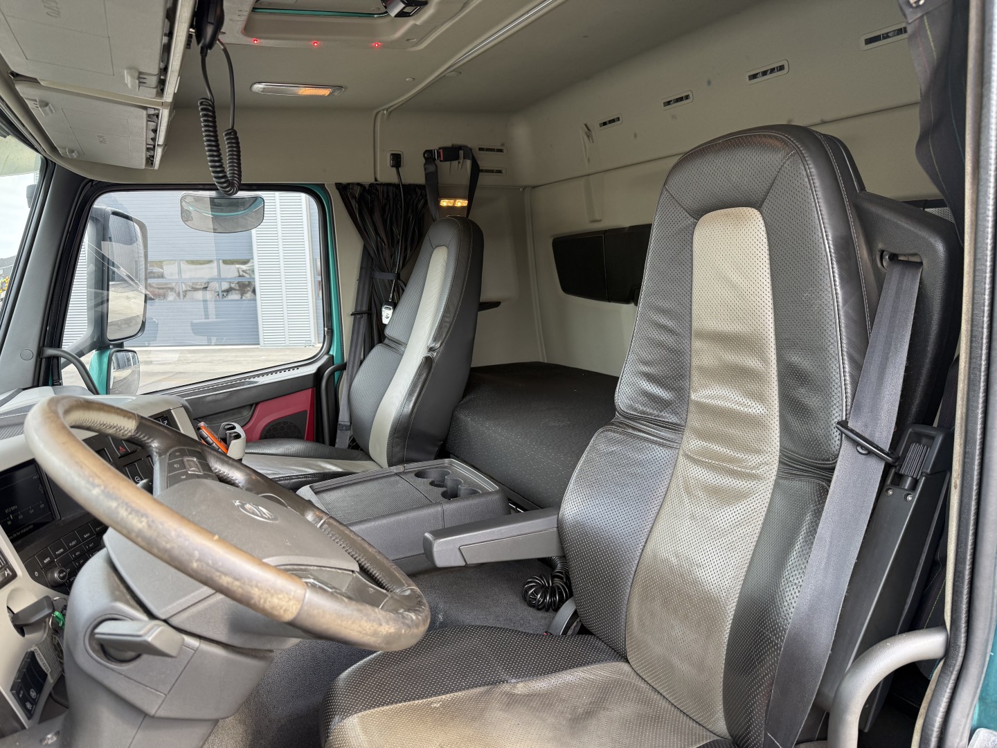 Volvo FM330 6x2*4 Carrier Supra 1050 Nordic