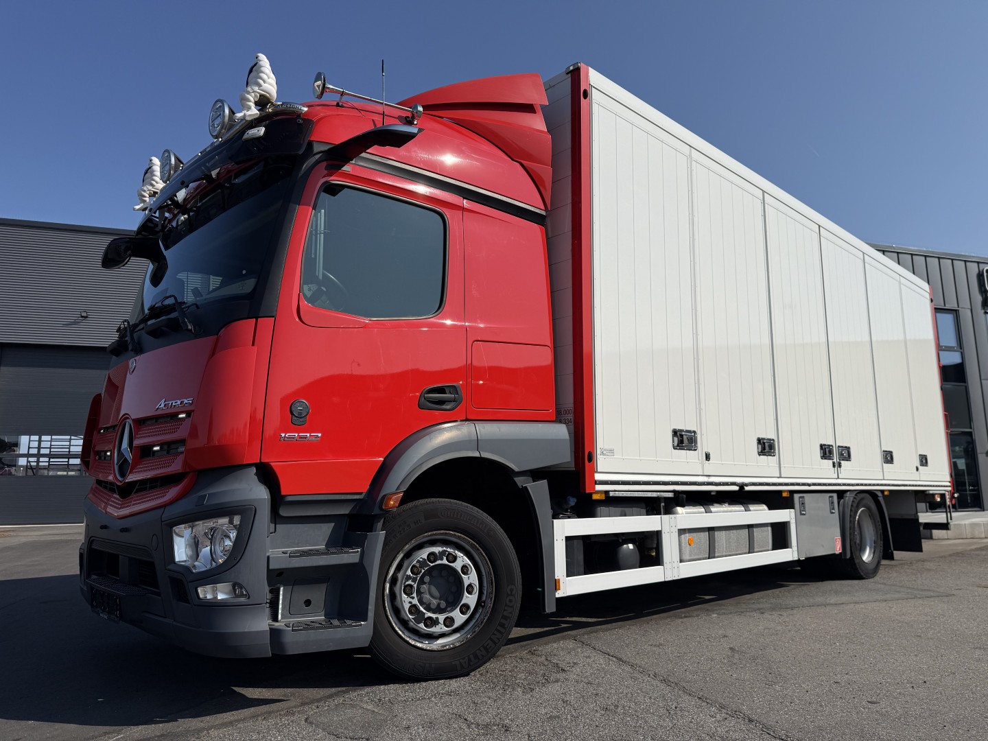 Mercedes Actros 1832 4x2 Fuld sideåbning 8,0 m. Alukasse