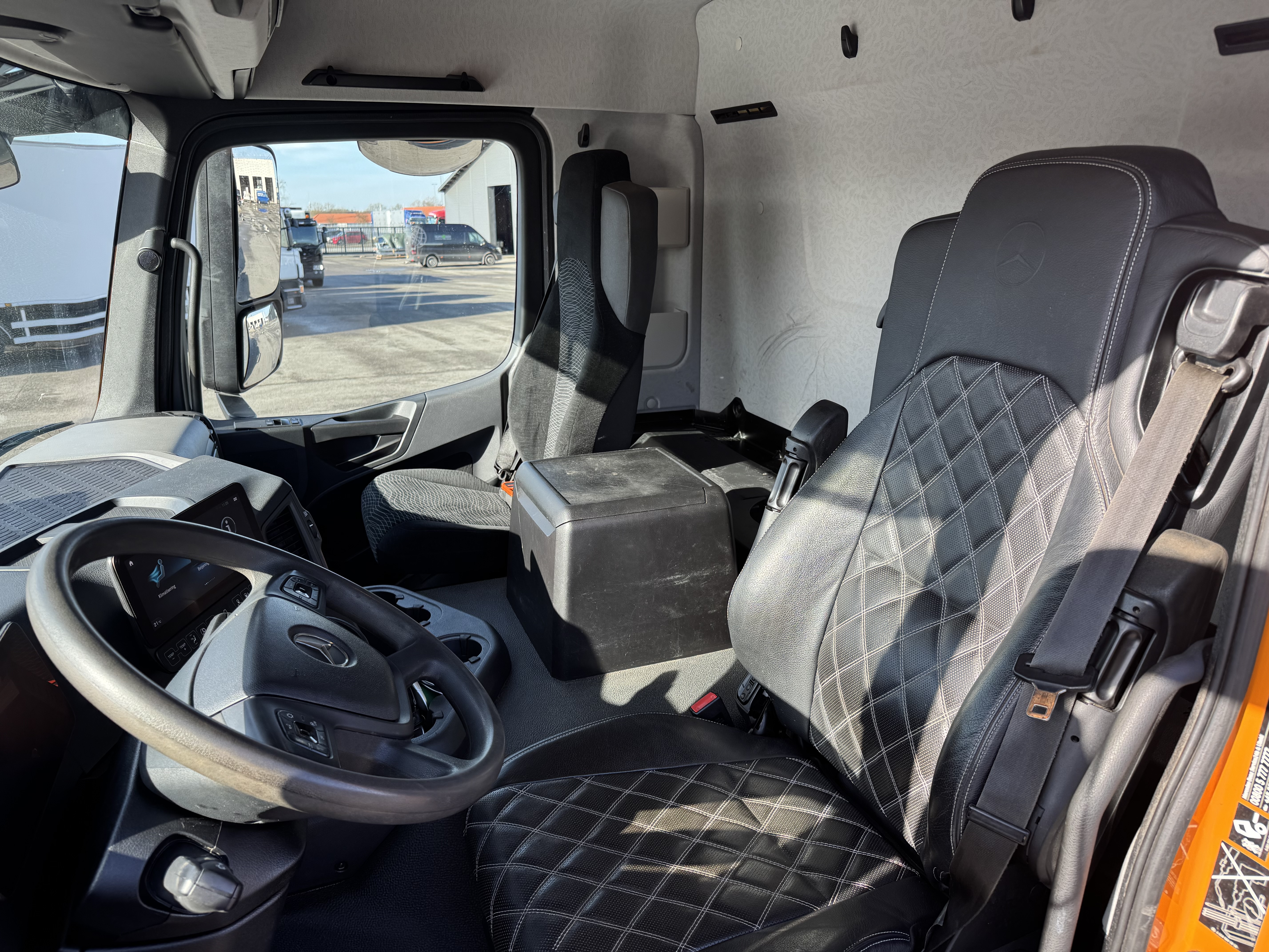 Mercedes Actros 1833 4x2 Bucher FlexLine C60