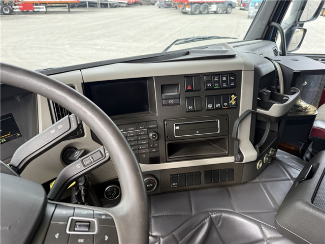 Volvo FM 500 8x4 Pushertridem Tipbil