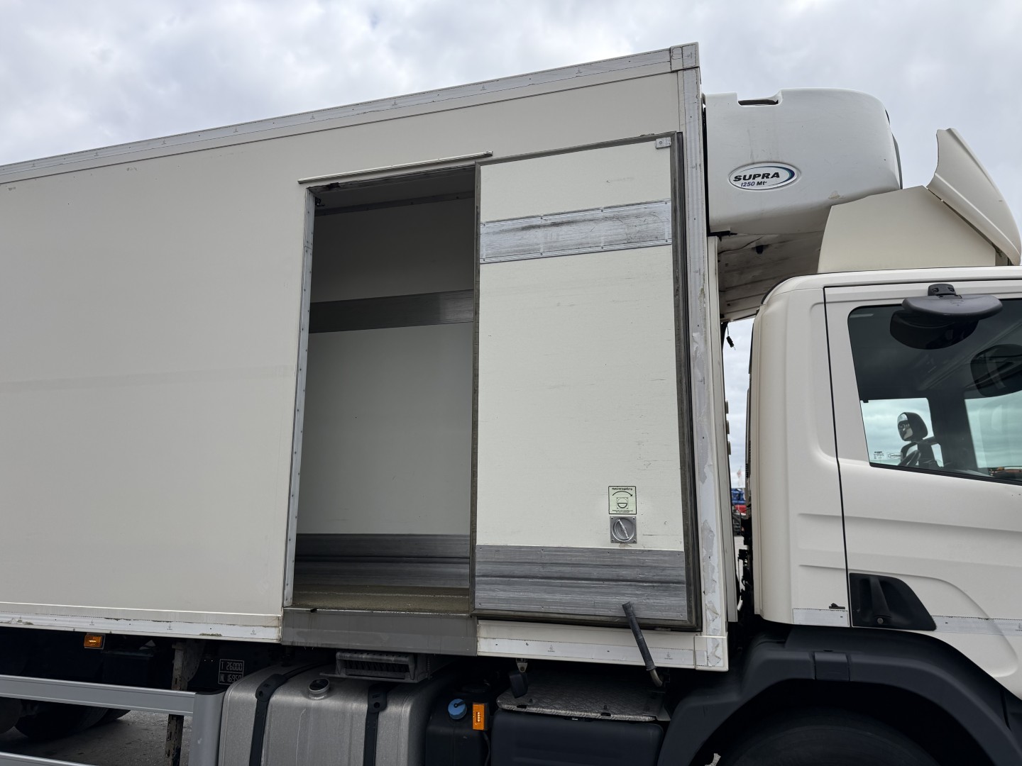 Scania P320 6x2*4 Carrier Supra 120 Mt 9,90 m. kasse