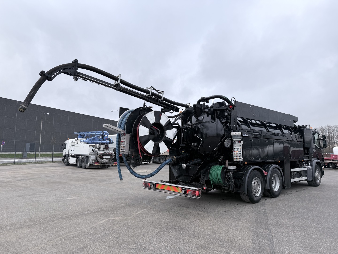 Scania P410 6x2*4 Hvidtved Larsen Flexline 312 ADR