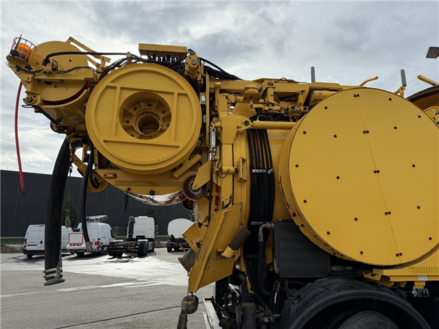 Mercedes Actros 3258 RHD 8x4-4 Wiedemann Super 1000 Recycler