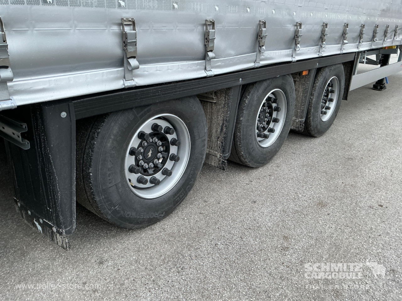Schmitz Semi Curtainsider Mega